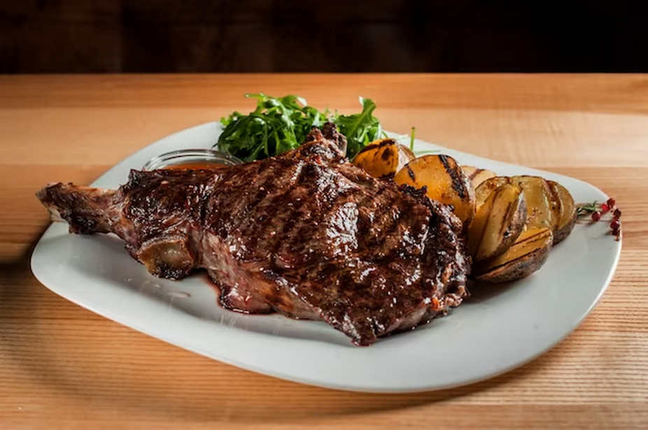 Steak with potatoes